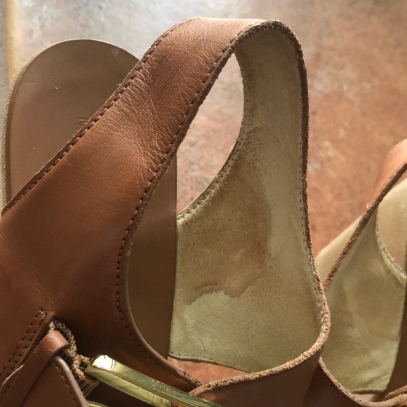 MICCHAEL KORSE WEDGE SANDAL WITH WIDE BUCKLE . - Picture 12 of 13